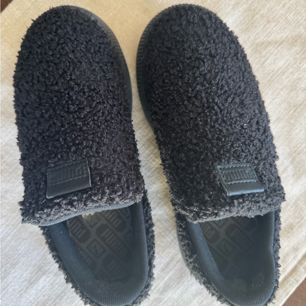 Ladies Puma Mayu Fuzzy Teddy Black and Gray Faux Fur Slip-Ons Size 7